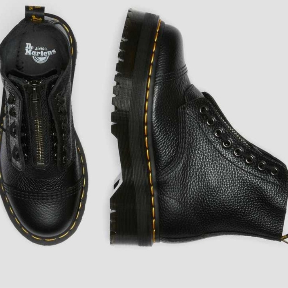 Dr. Martens Sinclair Boot Size 7 NWOT